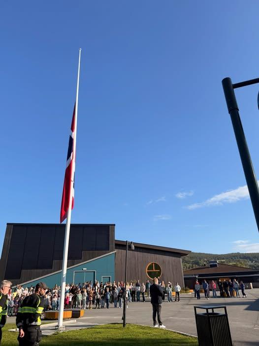 flaggheising Tolga skole - Klikk for stort bilde